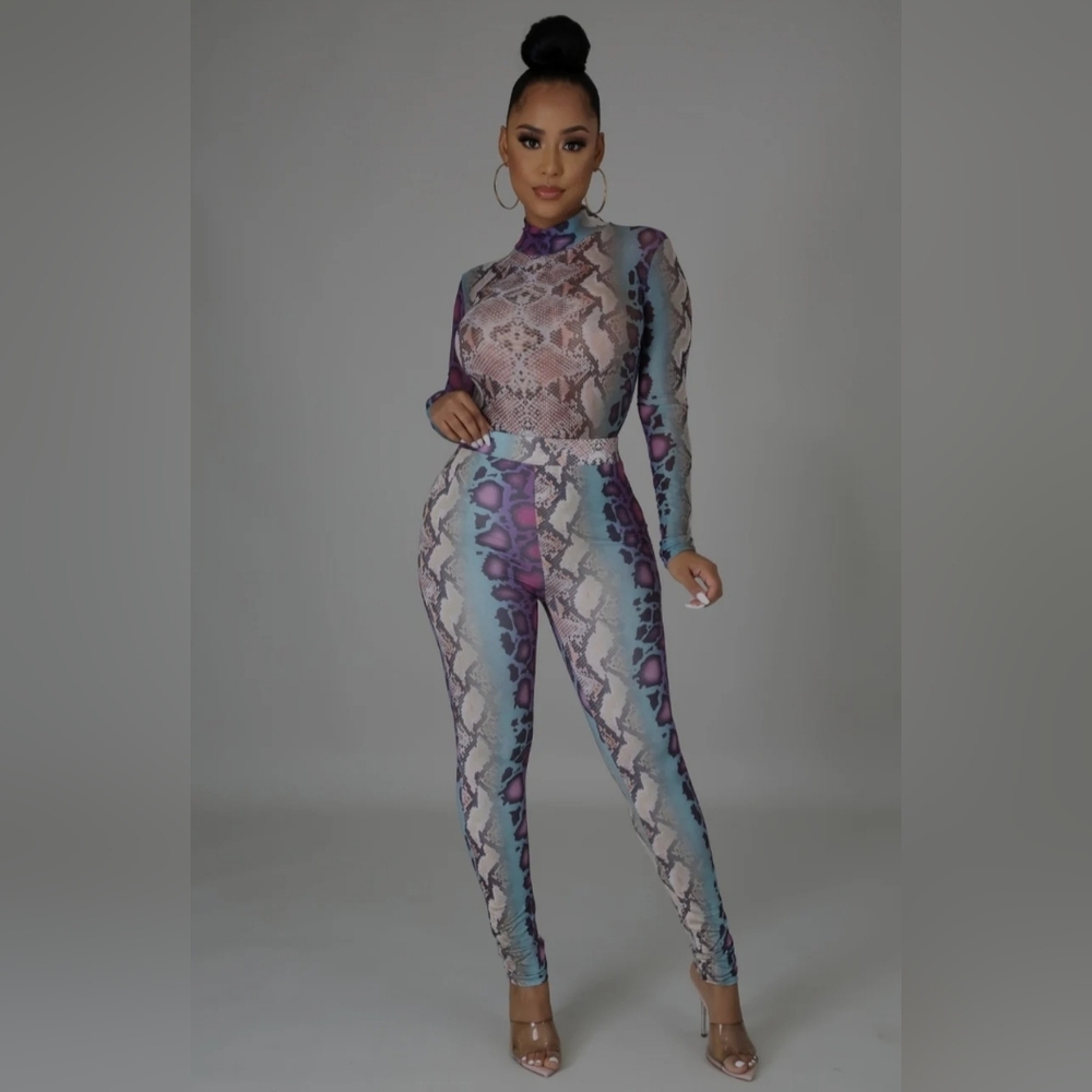 CLEAR OUT SALE! 2 piece leggings set
